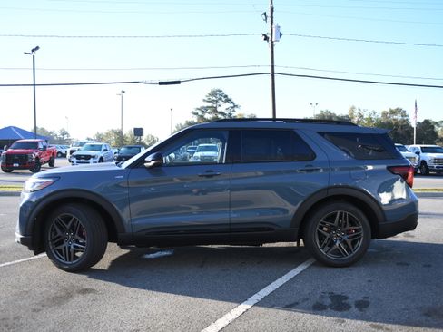 New 2026 Ford Explorer ST-Line w/ ST-Line Street Pack image 5