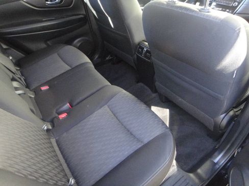 Used 2019 Nissan Rogue SV image 14