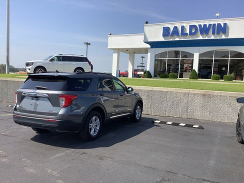 Used 2022 Ford Explorer XLT image 7