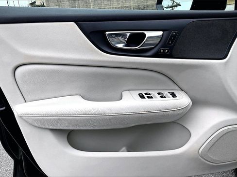 Used 2020 Volvo S60 T5 Momentum image 26