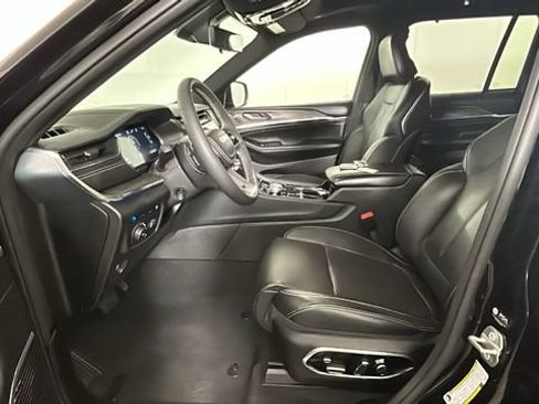 Used 2023 Jeep Grand Cherokee Overland w/ Luxury Tech Group IV AWD/4WD image 11