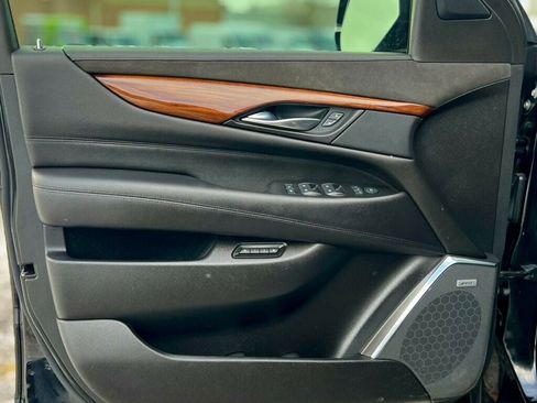 Used 2015 Cadillac Escalade Premium image 12