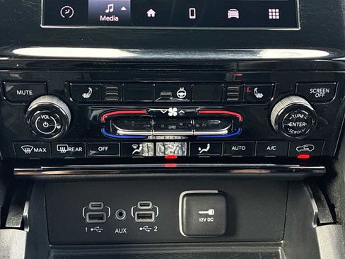 Certified 2024 Jeep Grand Cherokee L Laredo AWD/4WD image 16