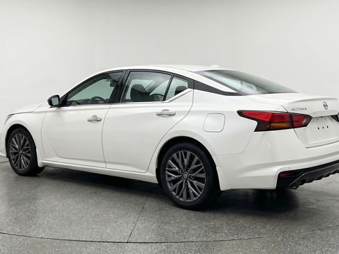 Used 2025 Nissan Altima 2.5 SV FWD image 6