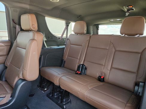 Used 2023 Chevrolet Suburban High Country AWD/4WD image 10