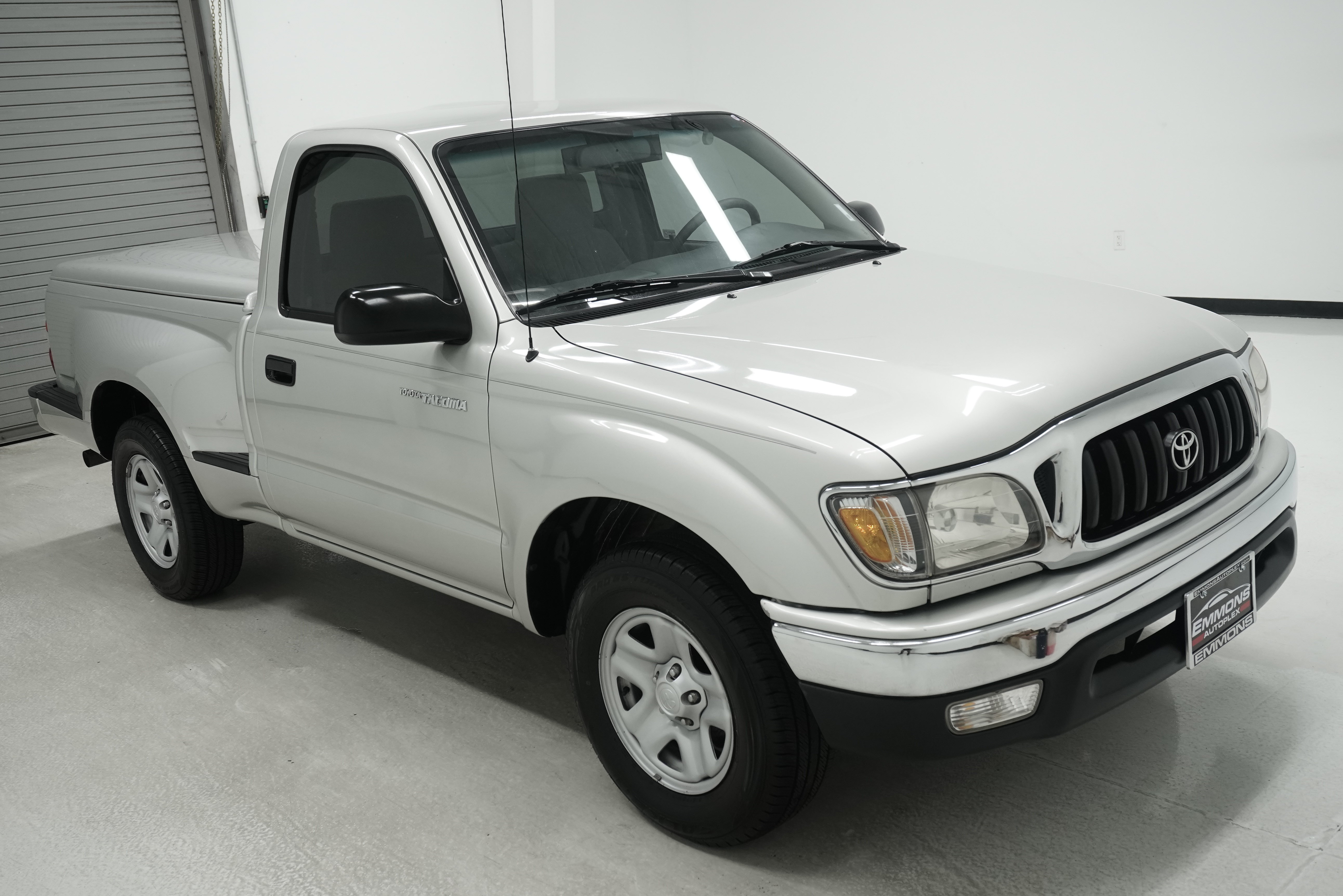 Used 2001 Toyota Tacoma 2WD Regular Cab w/ SR5 Pkg w/ Chrome Pkg image 3