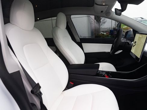 Used 2020 Tesla Model Y Long Range image 24