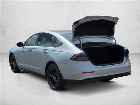 Used 2025 Honda Accord SE image 9