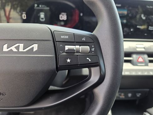 Used 2025 Kia K4 FWD image 25