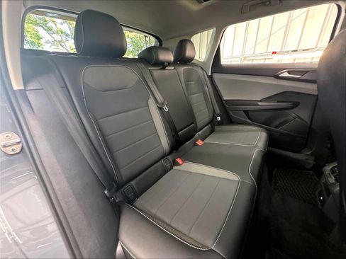 Used 2023 Volkswagen Taos SE w/ Panoramic Sunroof Package FWD image 28