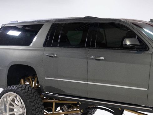 Used 2018 GMC Yukon XL Denali w/ Denali Ultimate Package AWD/4WD image 12