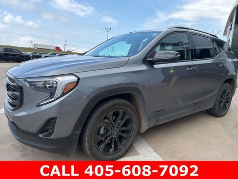 Used 2021 GMC Terrain SLT w/ Infotainment Package II FWD image 8