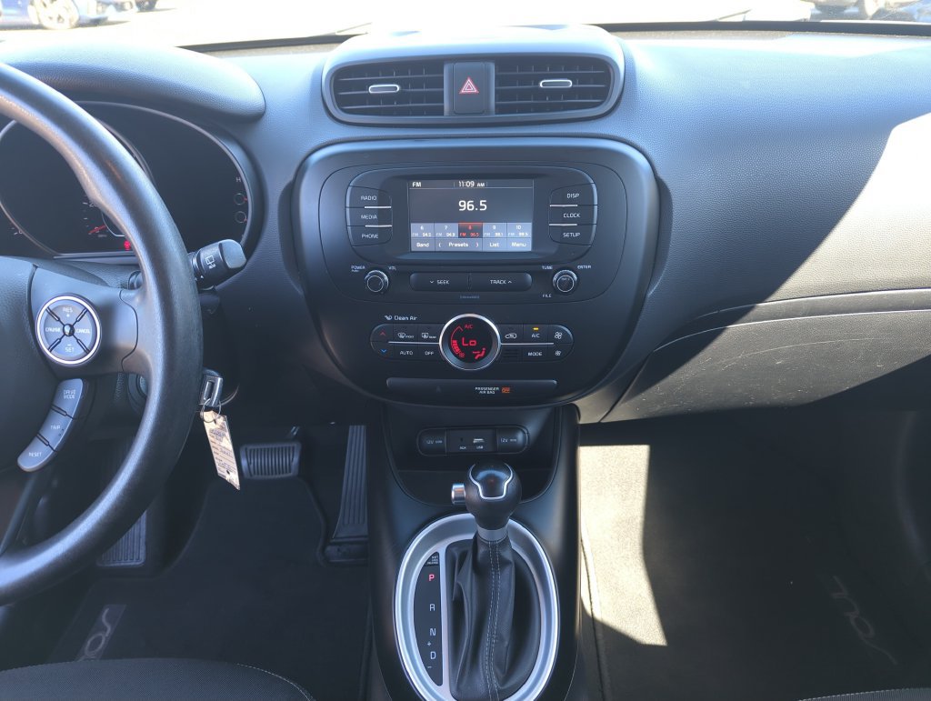 Used 2017 Kia Soul + FWD image 25