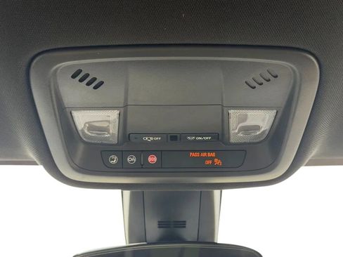 Used 2023 Chevrolet Traverse LS FWD image 21