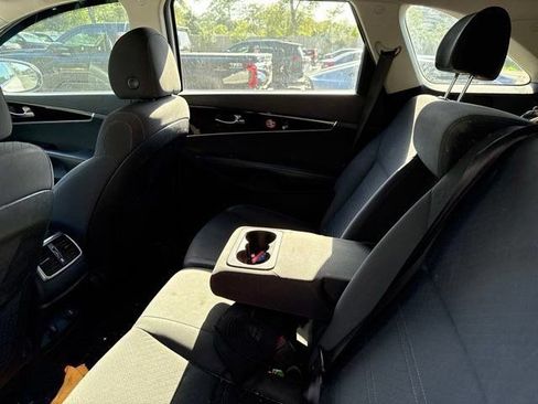 Used 2020 Kia Sorento LX FWD image 6
