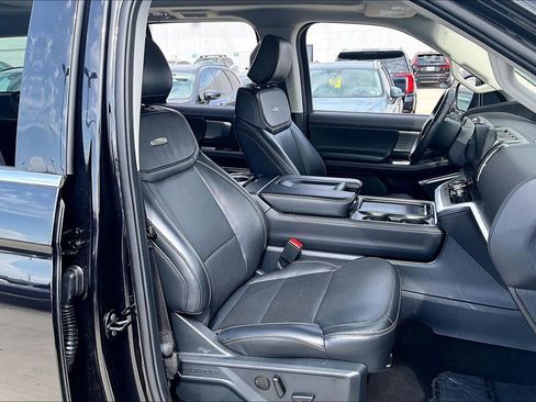 Used 2025 Ford Expedition Platinum image 10