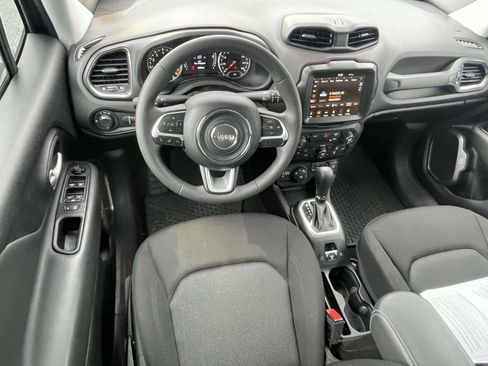 Certified 2023 Jeep Renegade Latitude image 11