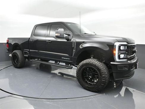 Used 2025 Ford F250 Lariat w/ Black Appearance Package AWD/4WD image 2
