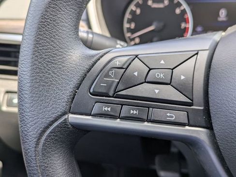 Used 2025 Nissan Altima 2.5 SV FWD image 15