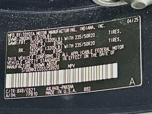 Used 2025 Toyota Sienna XSE w/ XSE Plus Package FWD image 32
