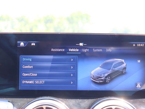 Used 2024 Mercedes-Benz GLB 250 image 31