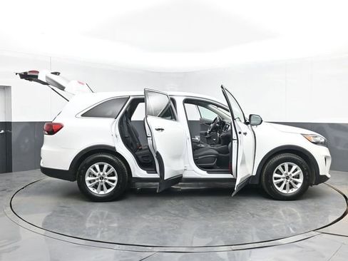 Used 2020 Kia Sorento LX image 48