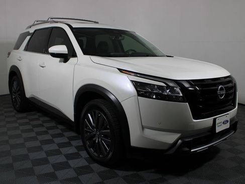 Used 2024 Nissan Pathfinder SL w/ SL Premium Package image 1