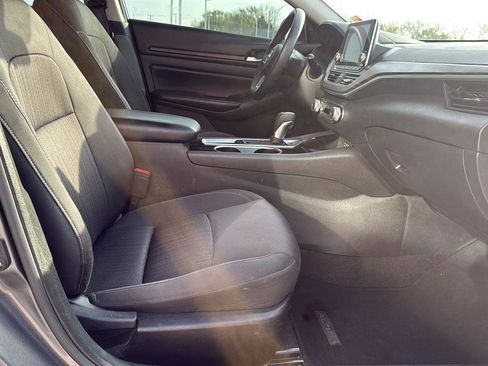 Used 2024 Nissan Altima 2.5 SV FWD image 30