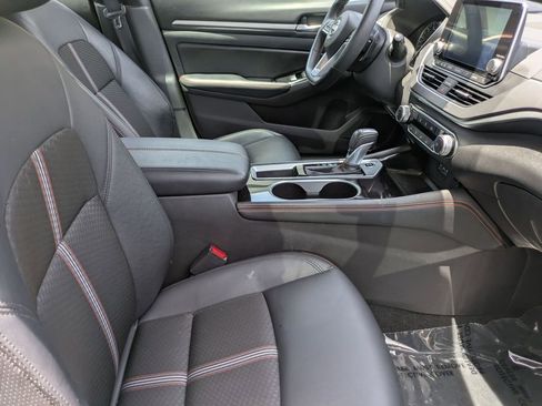 Used 2025 Nissan Altima 2.5 SR FWD image 30