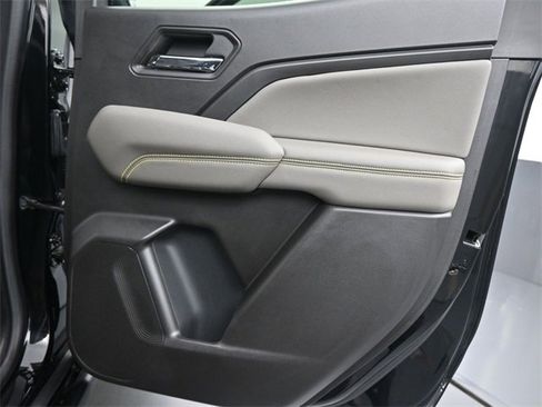 Used 2023 Chevrolet Colorado ZR2 w/ ZR2 Convenience Package III image 16