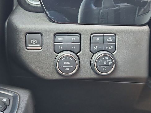 Used 2023 Chevrolet Silverado 1500 LTZ image 25