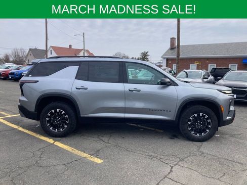 Used 2025 Chevrolet Traverse Z71 image 8