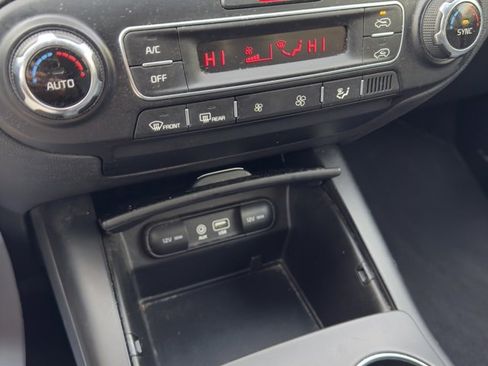 Used 2019 Kia Sorento LX image 21