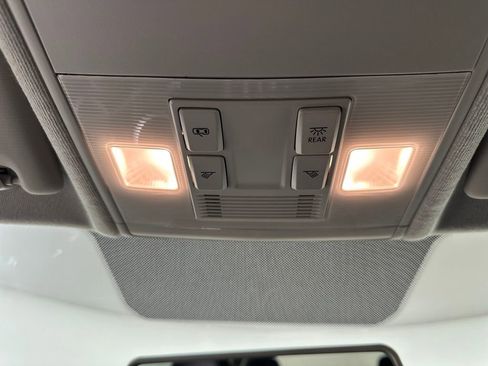 Used 2021 Volkswagen Tiguan S image 22