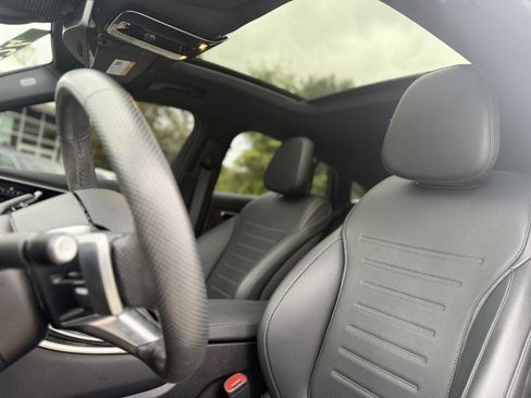 Used 2024 Mercedes-Benz GLC 300 4MATIC image 12