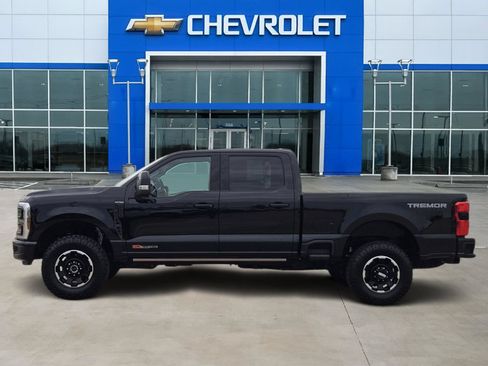 Used 2025 Ford F250 Platinum w/ Tremor Off-Road Package AWD/4WD image 3