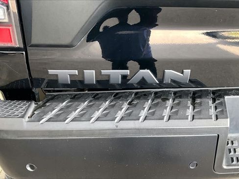 Used 2021 Nissan Titan PRO-4X w/ Pro-4x Convenience Package AWD/4WD image 10