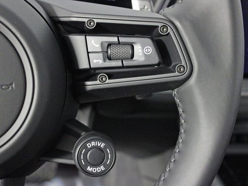 Certified 2025 Porsche Cayenne Coupe image 26