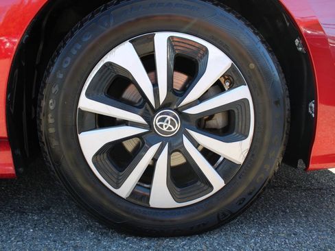 Used 2017 Toyota Prius Prime Premium image 22