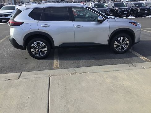 Used 2023 Nissan Rogue SV image 6