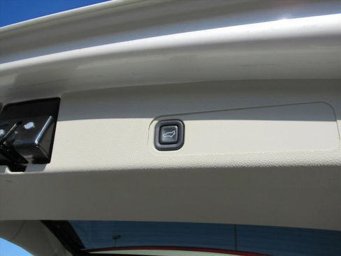 Used 2013 Cadillac Escalade Platinum image 36