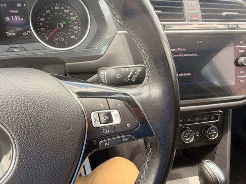 Used 2018 Volkswagen Tiguan SE w/ Panoramic Sunroof Package FWD image 24