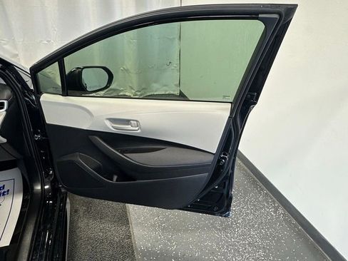 Used 2025 Toyota Corolla LE image 17