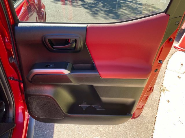 Used 2022 Toyota Tacoma SR5 w/ Technology Package RWD image 33