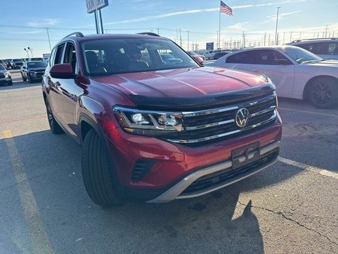 Used 2023 Volkswagen Atlas SE image 2