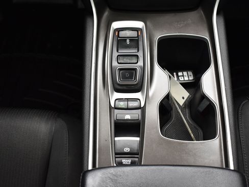Used 2018 Honda Accord EX image 34
