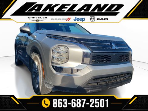 Used 2024 Mitsubishi Outlander ES FWD image 1