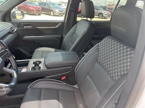 Used 2025 GMC Acadia Denali w/ LPO, Floor Liner Package AWD/4WD image 3