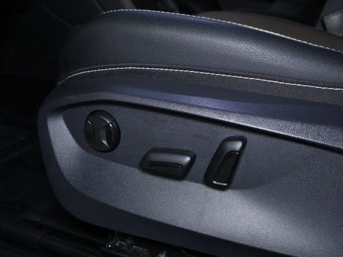 Used 2022 Volkswagen Taos SEL image 16