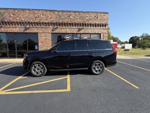 Used 2025 Ford Expedition Active AWD/4WD image 1